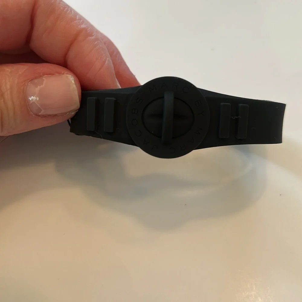 Marc By Marc Jacobs Silicone Rubber Standard Turnlock Bracelet - Picture 2 of 4